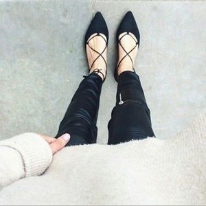 Stuart Weitzman Gillian Tie Flats